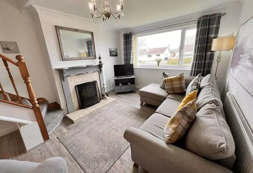 Residenssi Blue Sky  2 Bedroom Enclosed Garden Parking, Wifi