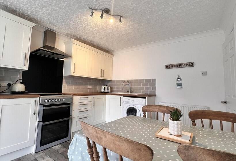 レジデンス Blue Sky  2 Bedroom Enclosed Garden Parking, Wifi