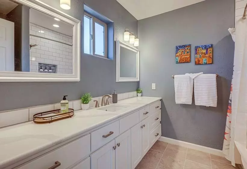 Taos Home W/ Private Hot Tub, Sauna & Gas Grill!