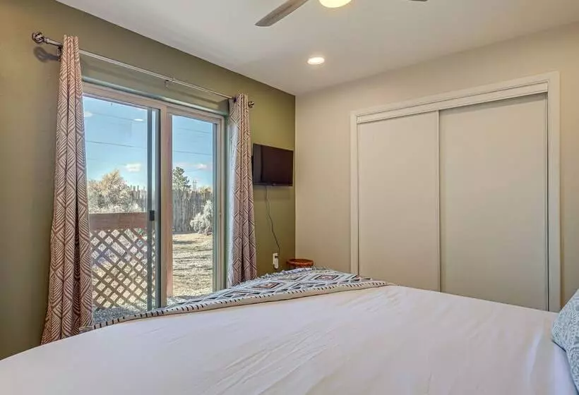 Taos Home W/ Private Hot Tub, Sauna & Gas Grill!
