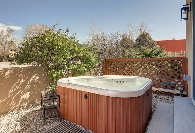 Taos Home W/ Private Hot Tub, Sauna & Gas Grill!