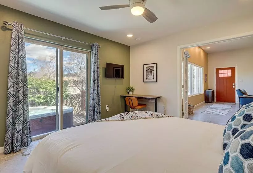 Taos Home W/ Private Hot Tub, Sauna & Gas Grill!