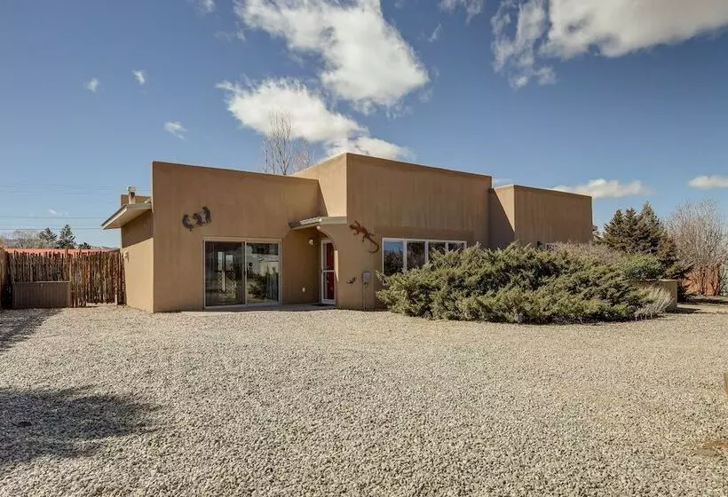 Taos Home W/ Private Hot Tub, Sauna & Gas Grill!