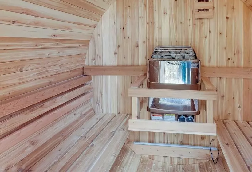 Taos Home W/ Private Hot Tub, Sauna & Gas Grill!