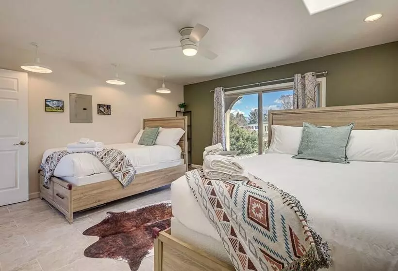 Taos Home W/ Private Hot Tub, Sauna & Gas Grill!