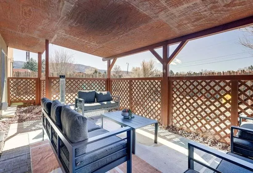Taos Home W/ Private Hot Tub, Sauna & Gas Grill!