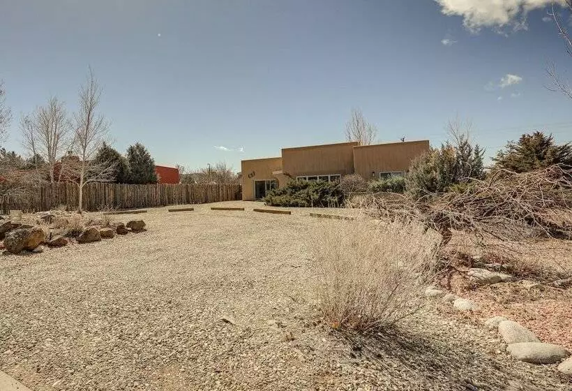 Taos Home W/ Private Hot Tub, Sauna & Gas Grill!