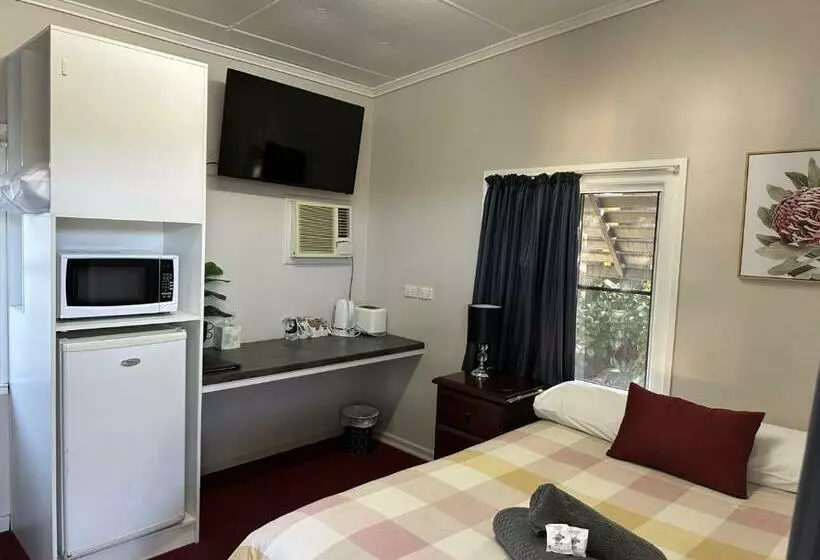 Acacia Motel