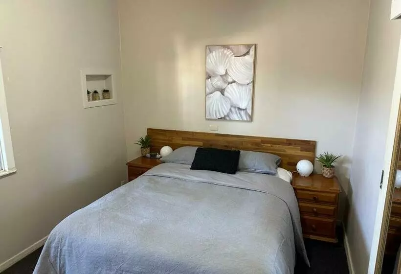 Acacia Motel