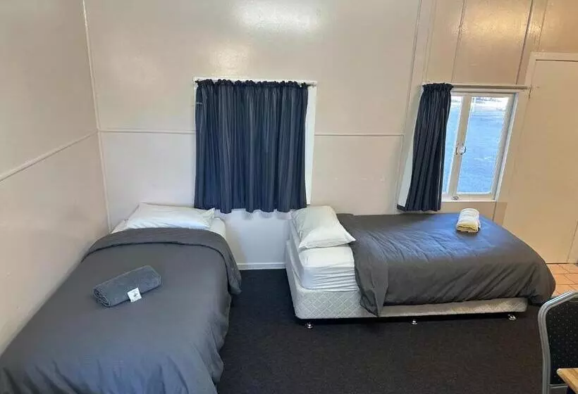 Acacia Motel