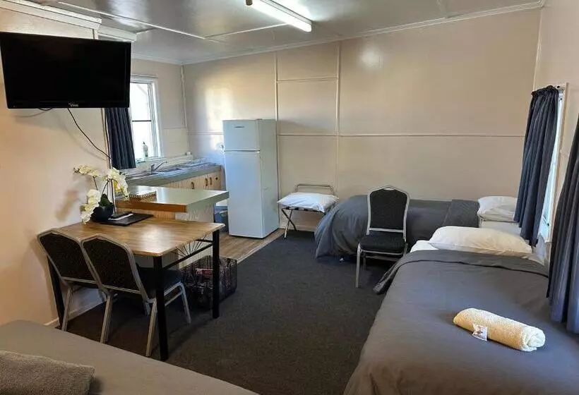 Acacia Motel