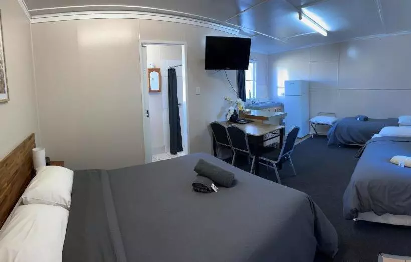 Acacia Motel