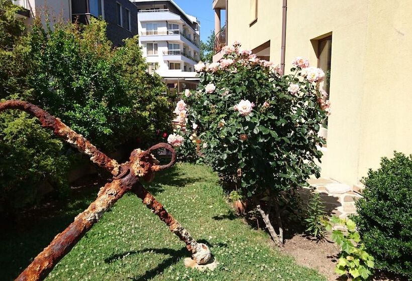 هتل Kandrovi Sozopol