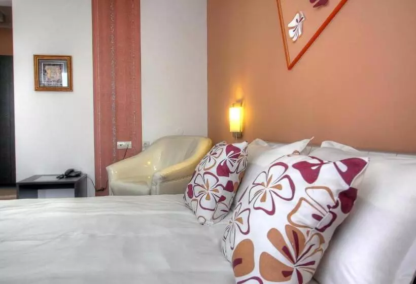 Family Hotel Mania