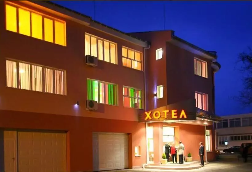 Family Hotel Mania