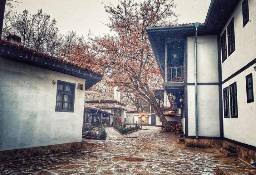 هتل Khan Staria Dobrich Family