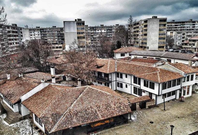 هتل Khan Staria Dobrich Family