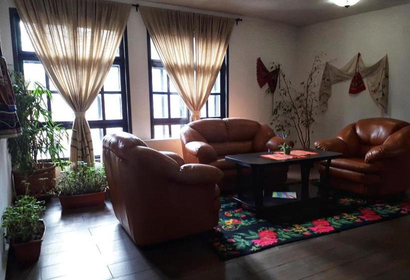 هتل Khan Staria Dobrich Family