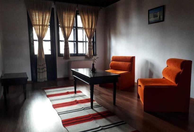 هتل Khan Staria Dobrich Family