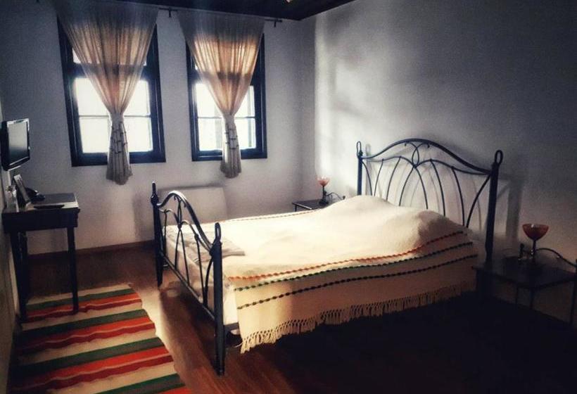 هتل Khan Staria Dobrich Family