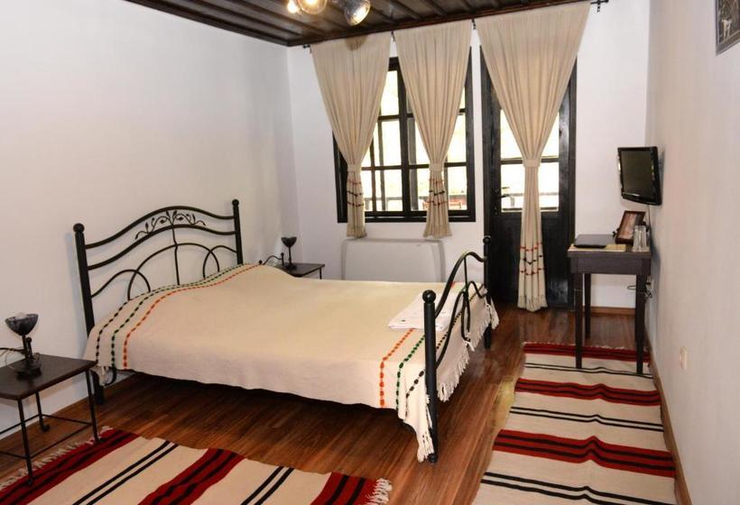 هتل Khan Staria Dobrich Family