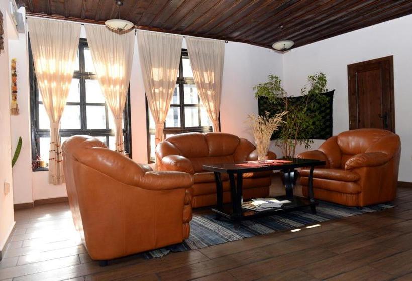 هتل Khan Staria Dobrich Family