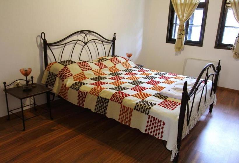 هتل Khan Staria Dobrich Family