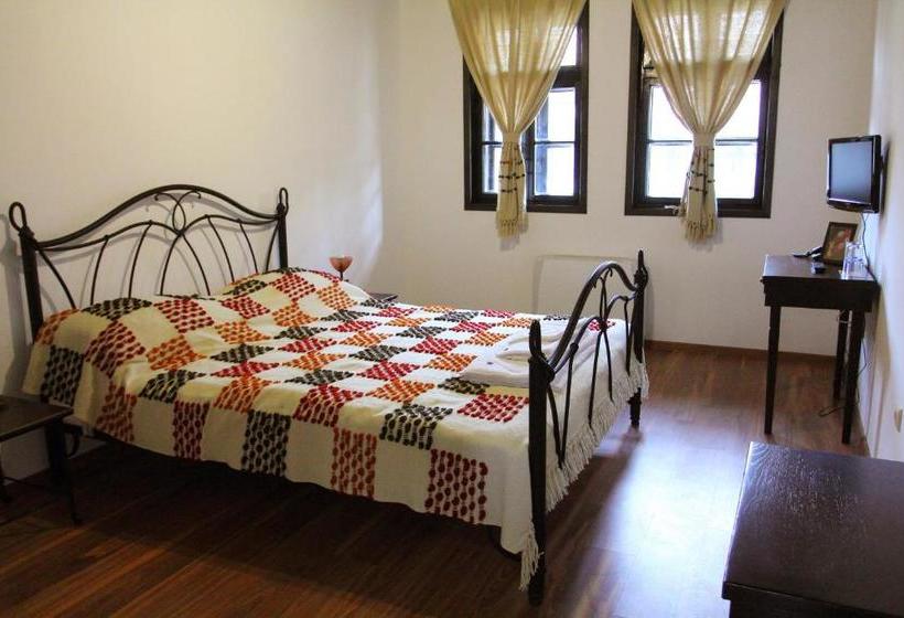 هتل Khan Staria Dobrich Family