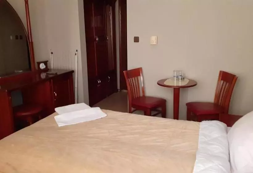 هتل Manz 2