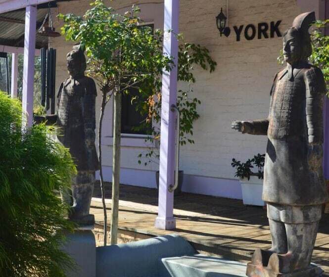 Мотель Suites On Avon