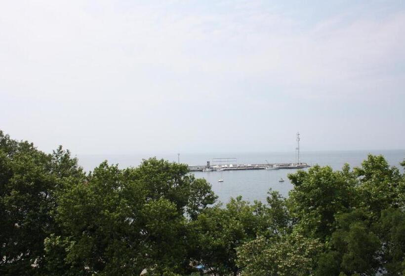 Paradise Hotel & Relax Center