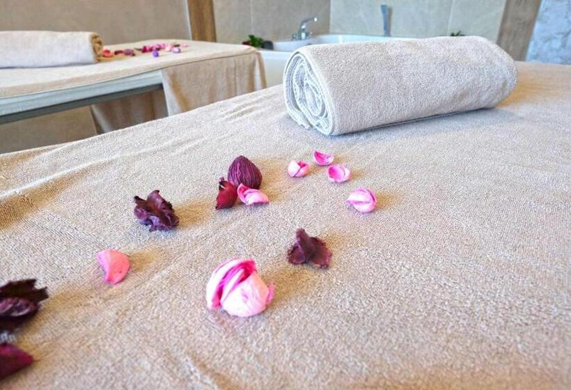 Paradise Hotel & Relax Center