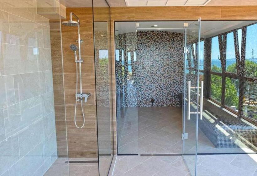 Paradise Hotel & Relax Center