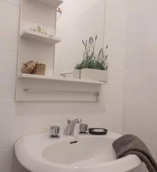 تختخواب و صبحانه Matinèe