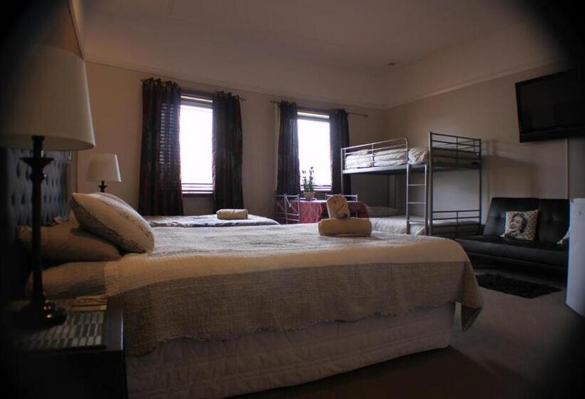 Отель 31 On The Terrace