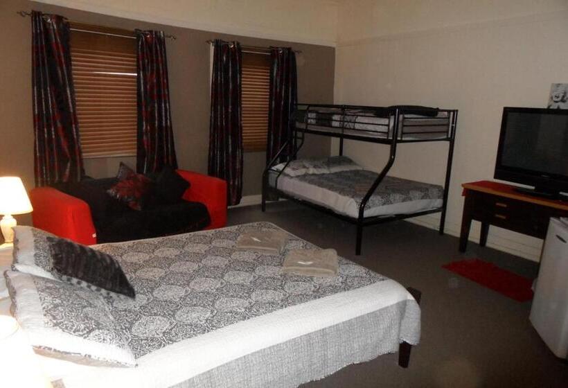 Отель 31 On The Terrace