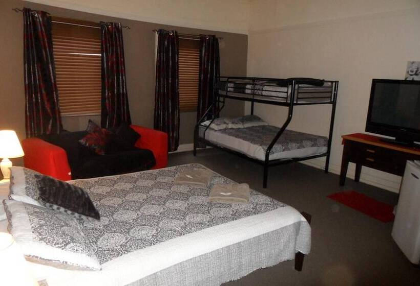 Отель 31 On The Terrace