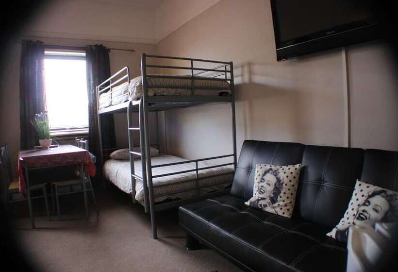 Отель 31 On The Terrace