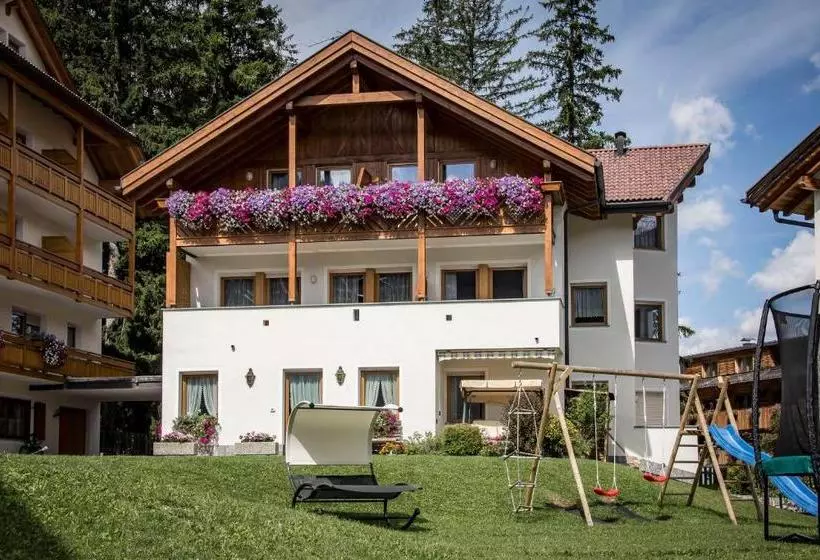 Hotelli Garnì Lasteis B&b   Apartments