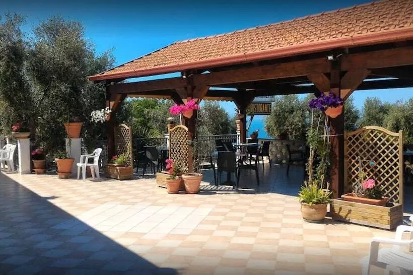 ホテル Albergo La Collinetta