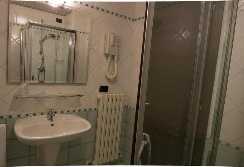 فندق Ristorante Da Tonino