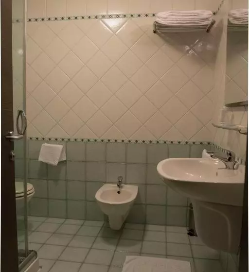 هتل Ristorante Da Tonino