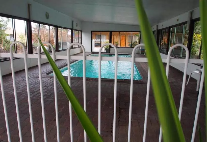 Majestic Motel