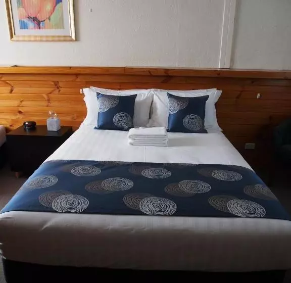 Majestic Motel