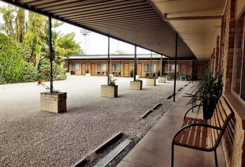 Majestic Motel