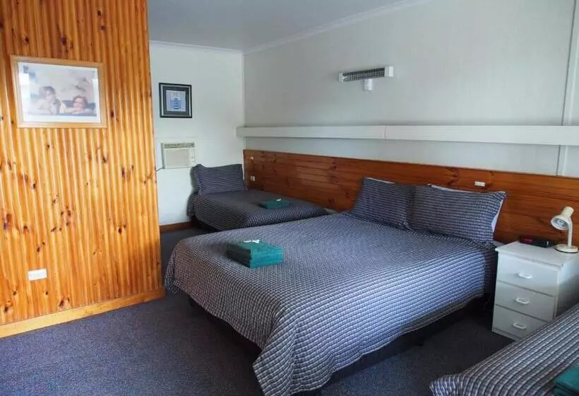 Majestic Motel