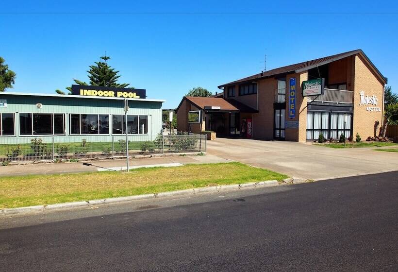 Majestic Motel
