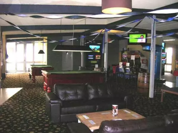 Overlander Hotel Motel
