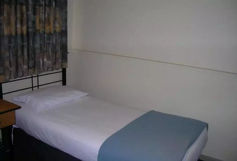 Overlander Hotel Motel