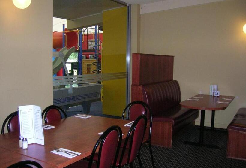 Overlander Hotel Motel